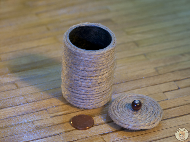Miniatures : Miscellaneous - Laundry basket for dirty clothes