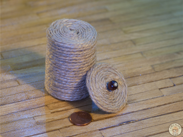 Miniatures : Miscellaneous - Laundry basket for dirty clothes