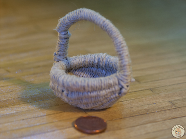 Miniatures : Boxes and storage - My first basket
