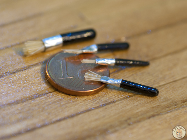 Miniatures : Crafting - My first paints kit (with brushes)