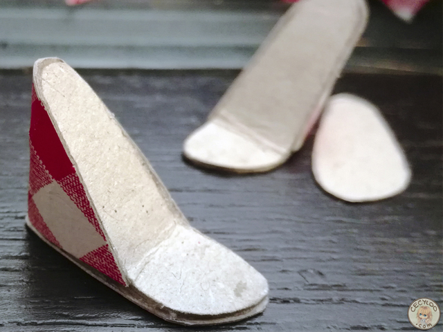 Miniatures : Doll shoes - Black mules