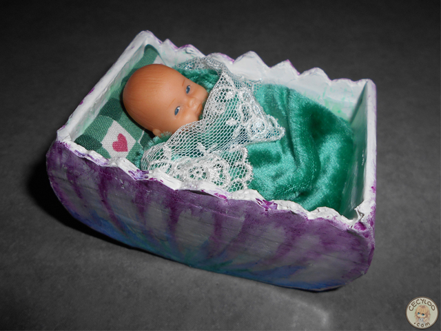 Miniatures : Kids - Reversible lotus flower cradle