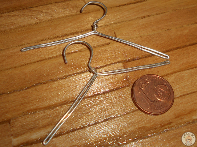 Miniatures : Miscellaneous - Hangers
