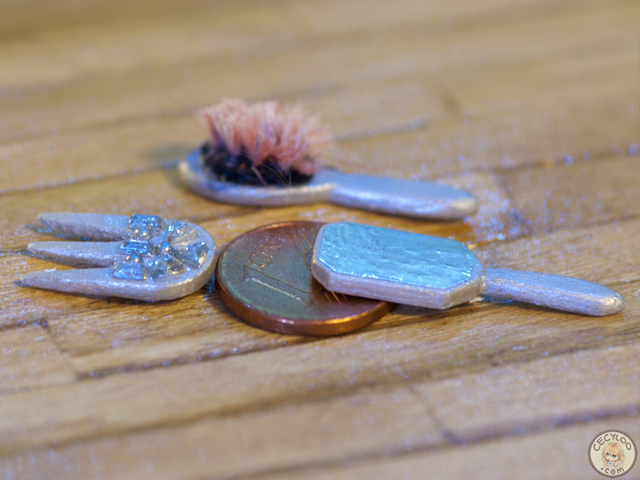 Miniatures : Miscellaneous - Mirror, brush and hair comb set