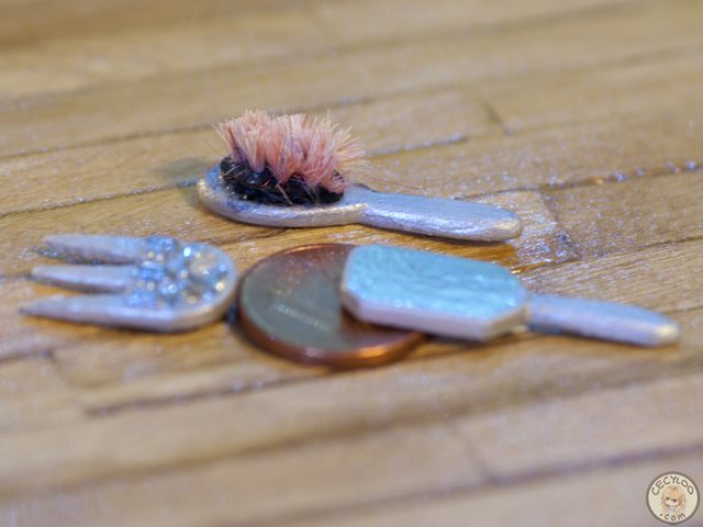 Miniatures : Miscellaneous - Mirror, brush and hair comb set