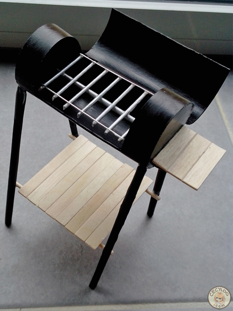 Miniatures : Outside (and gardening) - BBQ