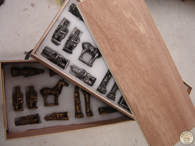 Castings: Chess game in wooden box